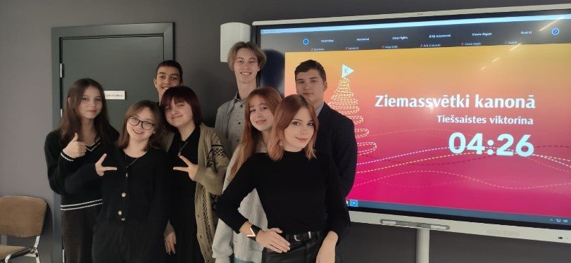 Ziemassvētki_kanonā.jpg